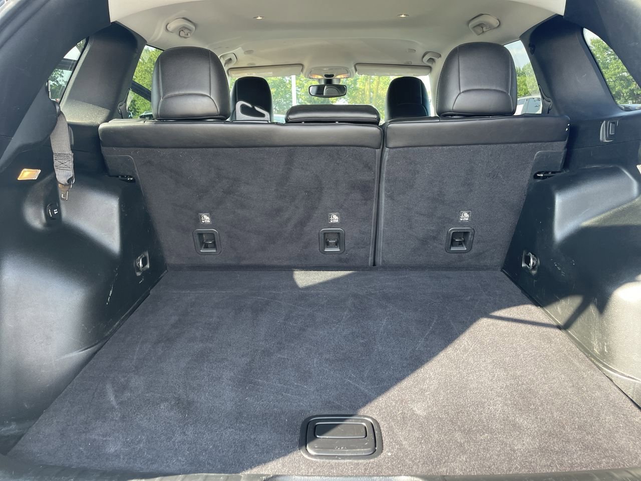 Thumbnail: 2019 Jeep Cherokee - 17