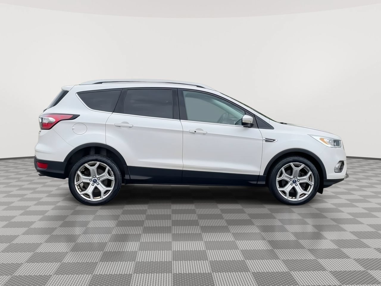 Thumbnail: 2017 Ford Escape - 9