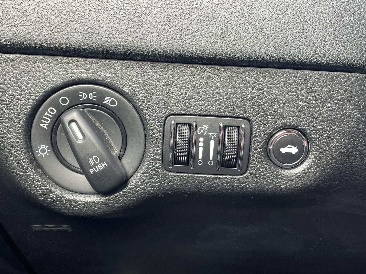 Thumbnail: 2013 Chrysler 300 - 26