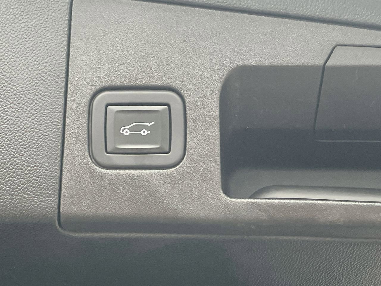 Thumbnail: 2022 Cadillac XT5 - 18