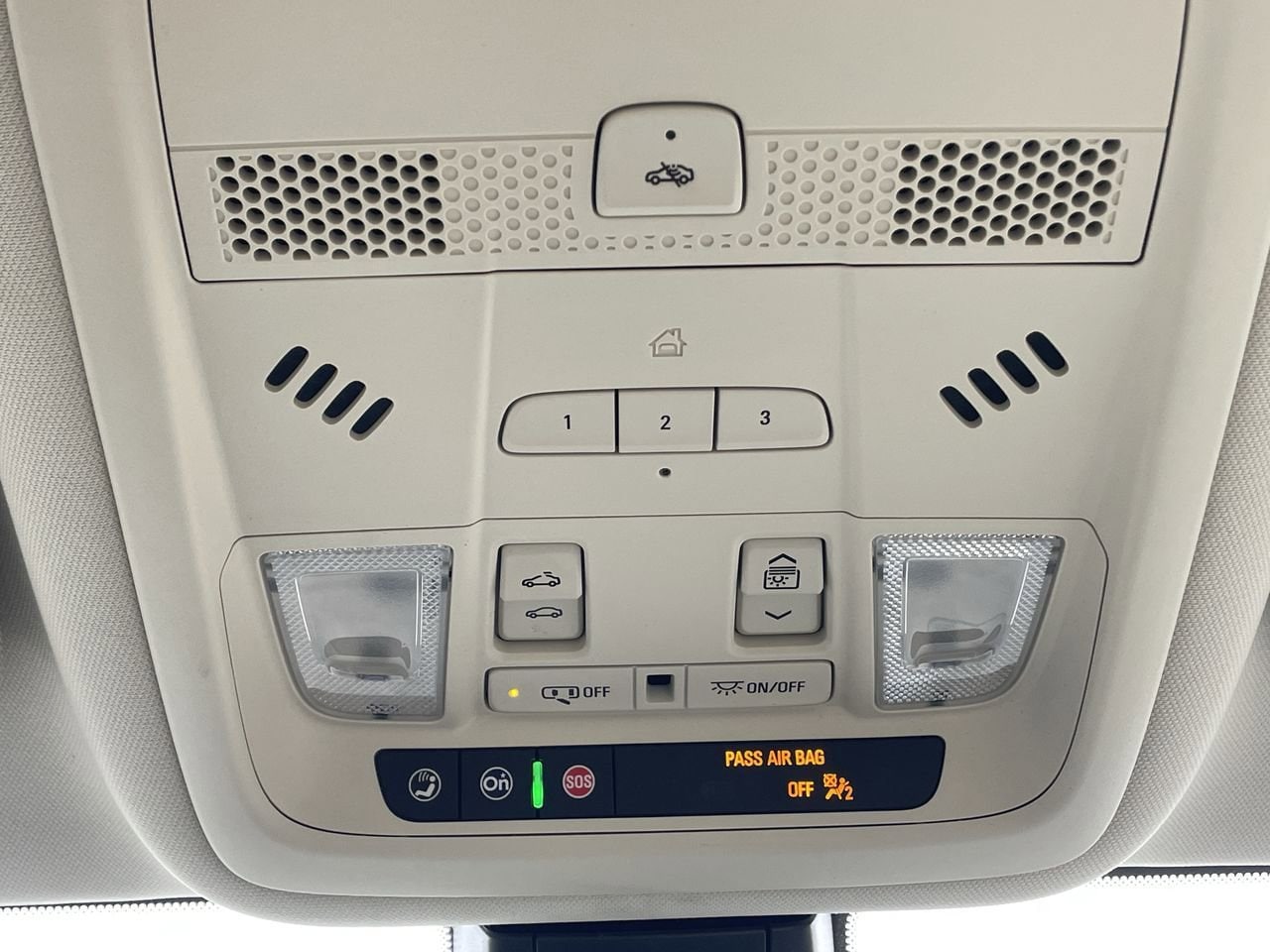 Thumbnail: 2021 Cadillac XT6 - 32