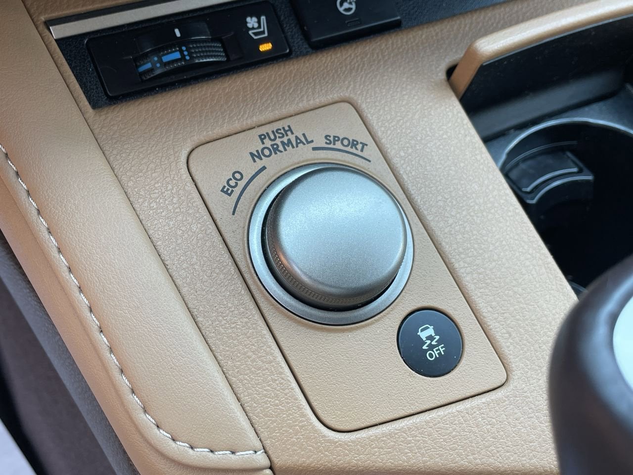 Thumbnail: 2016 Lexus ES - 28