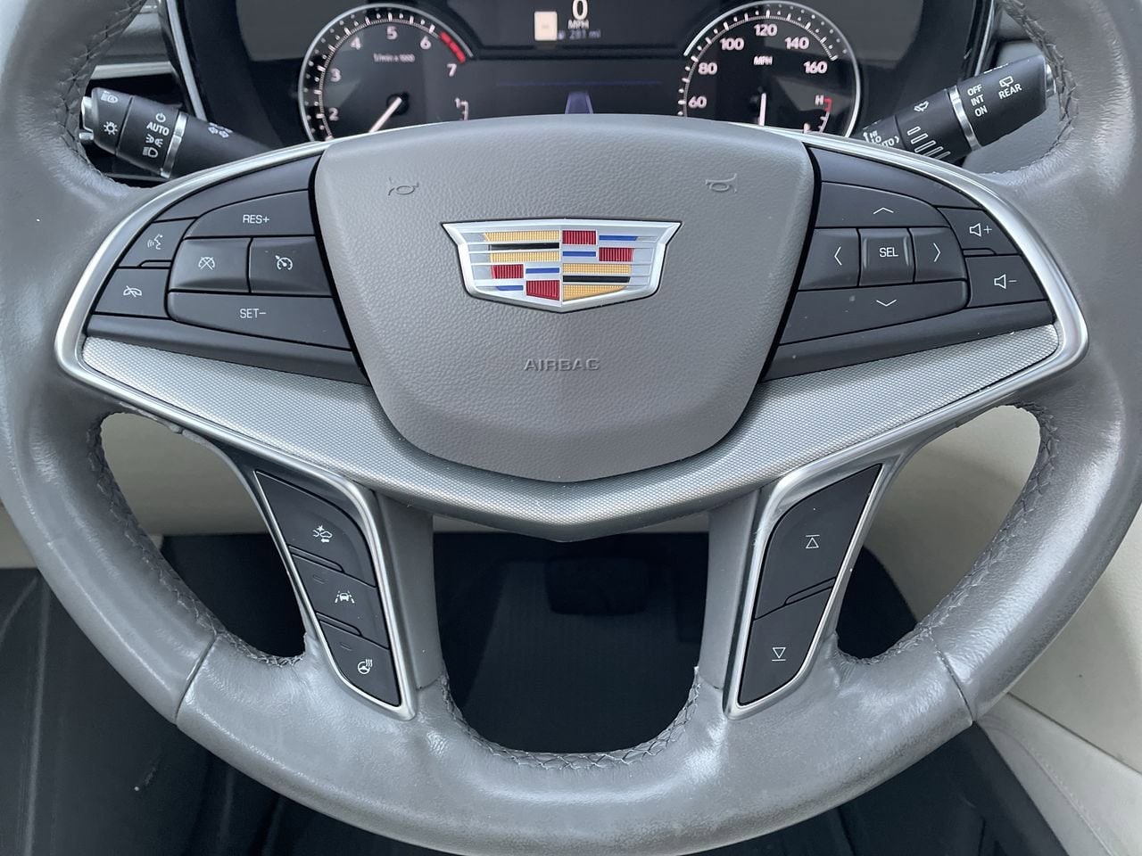 Thumbnail: 2023 Cadillac XT5 - 10