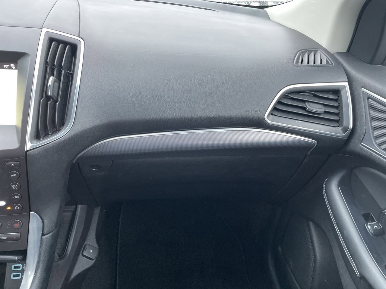 Thumbnail: 2018 Ford Edge - 16