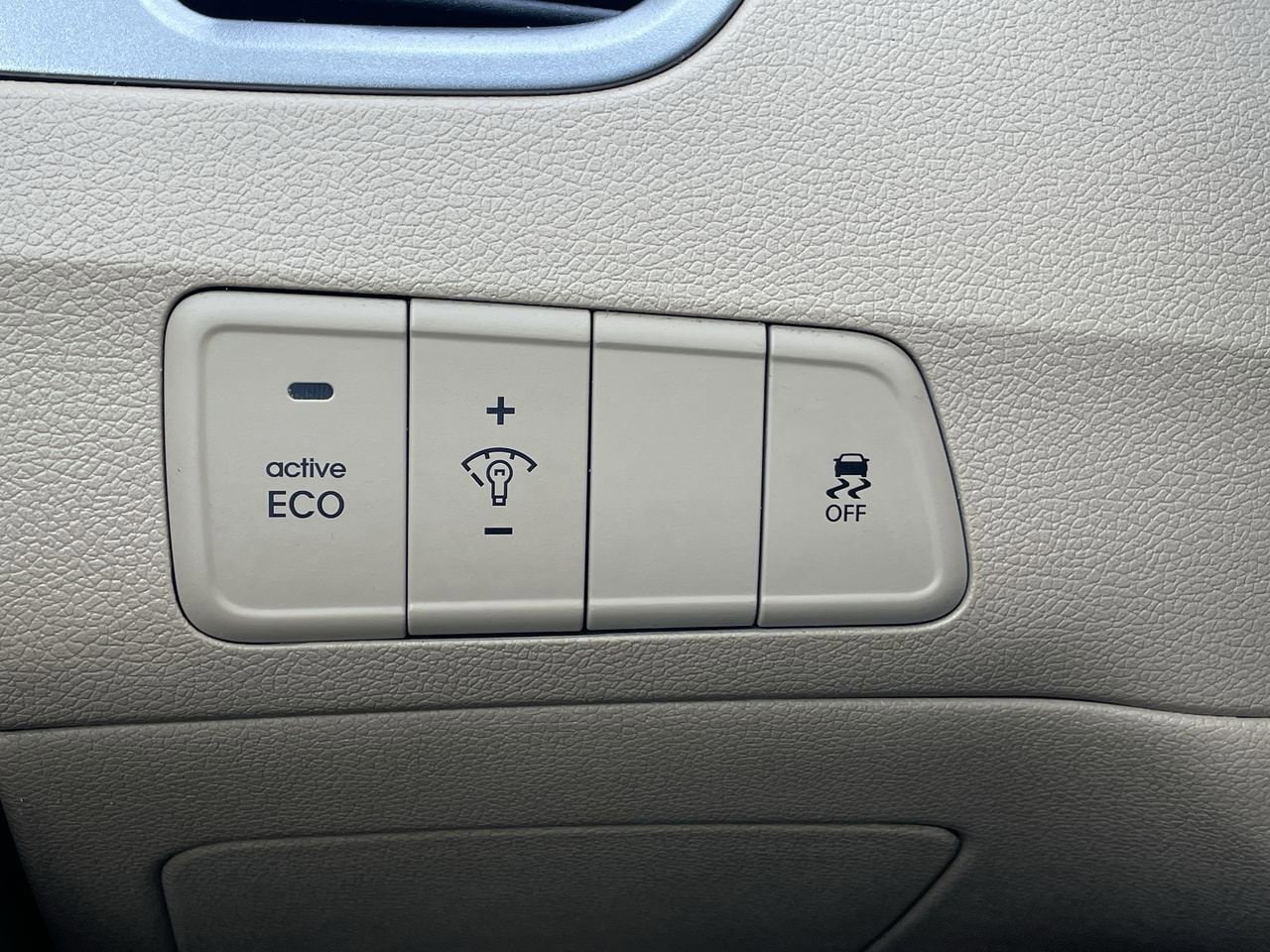 Thumbnail: 2013 Hyundai Elantra - 25