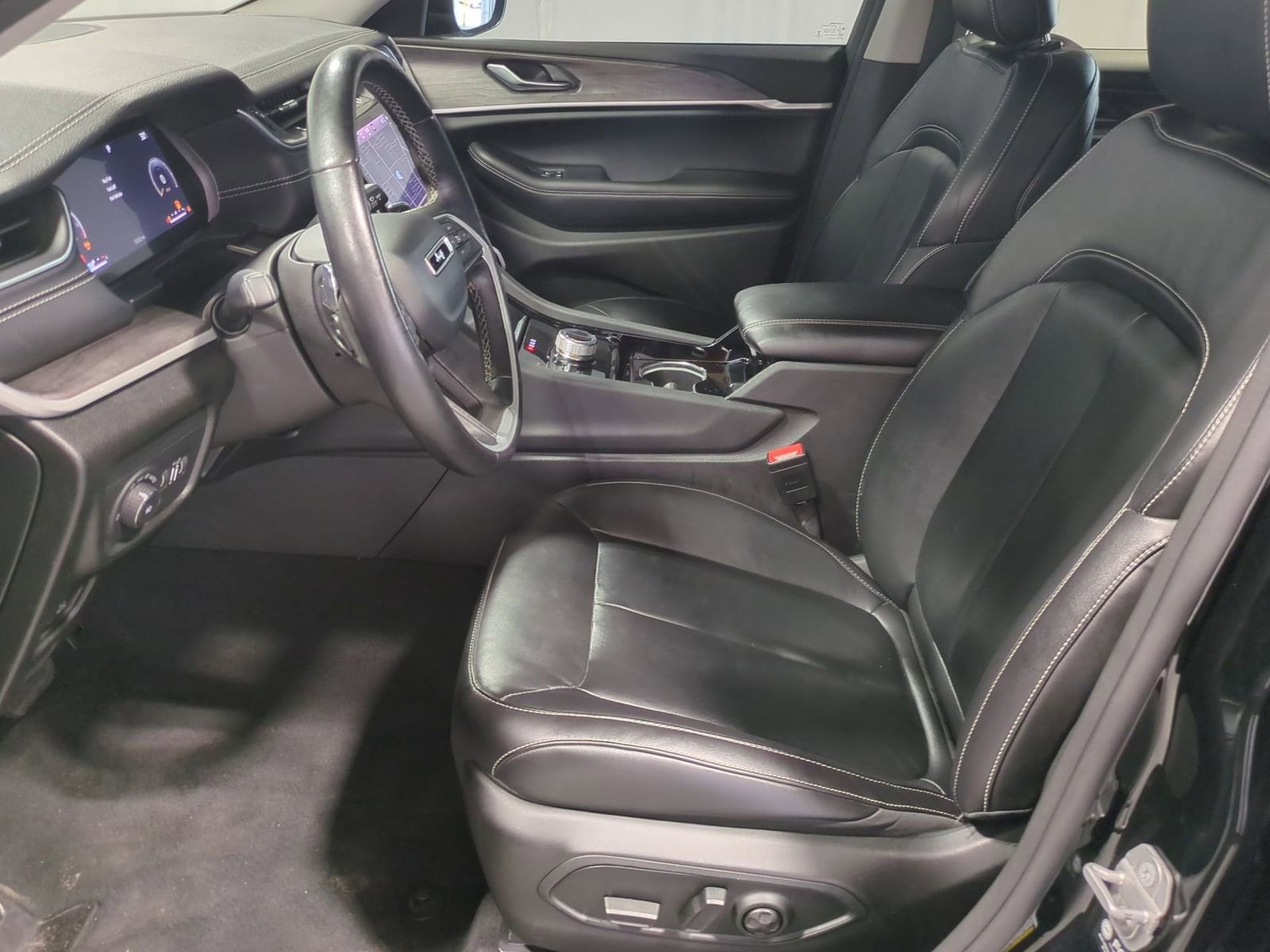 Thumbnail: 2022 Jeep Grand Cherokee L - 15