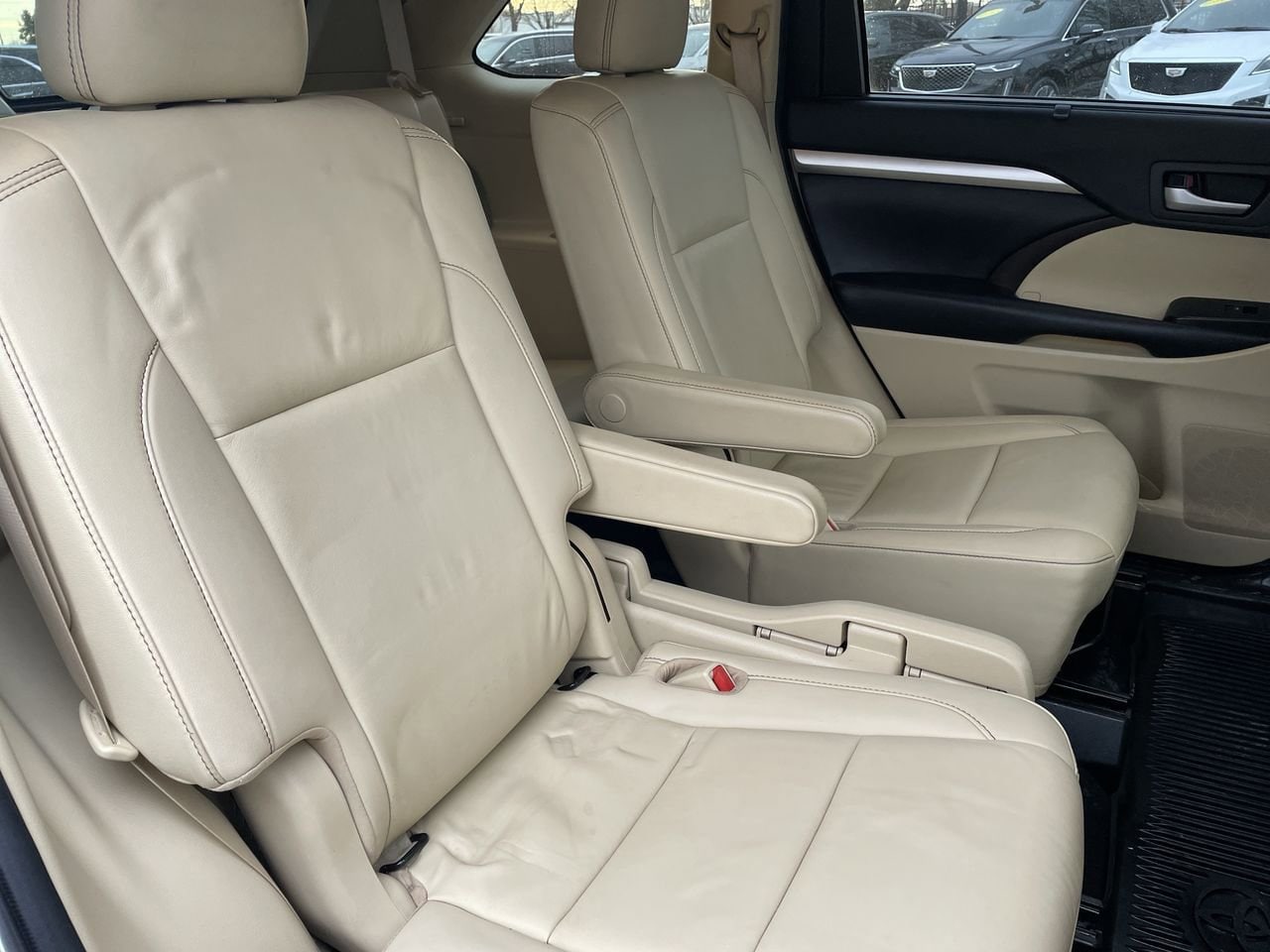 Thumbnail: 2019 Toyota Highlander - 15