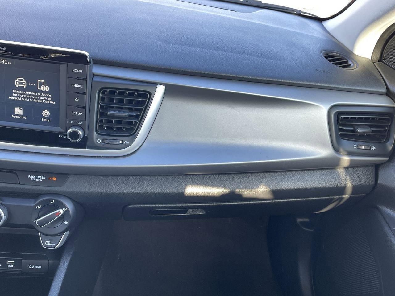 Thumbnail: 2020 Kia Rio - 16