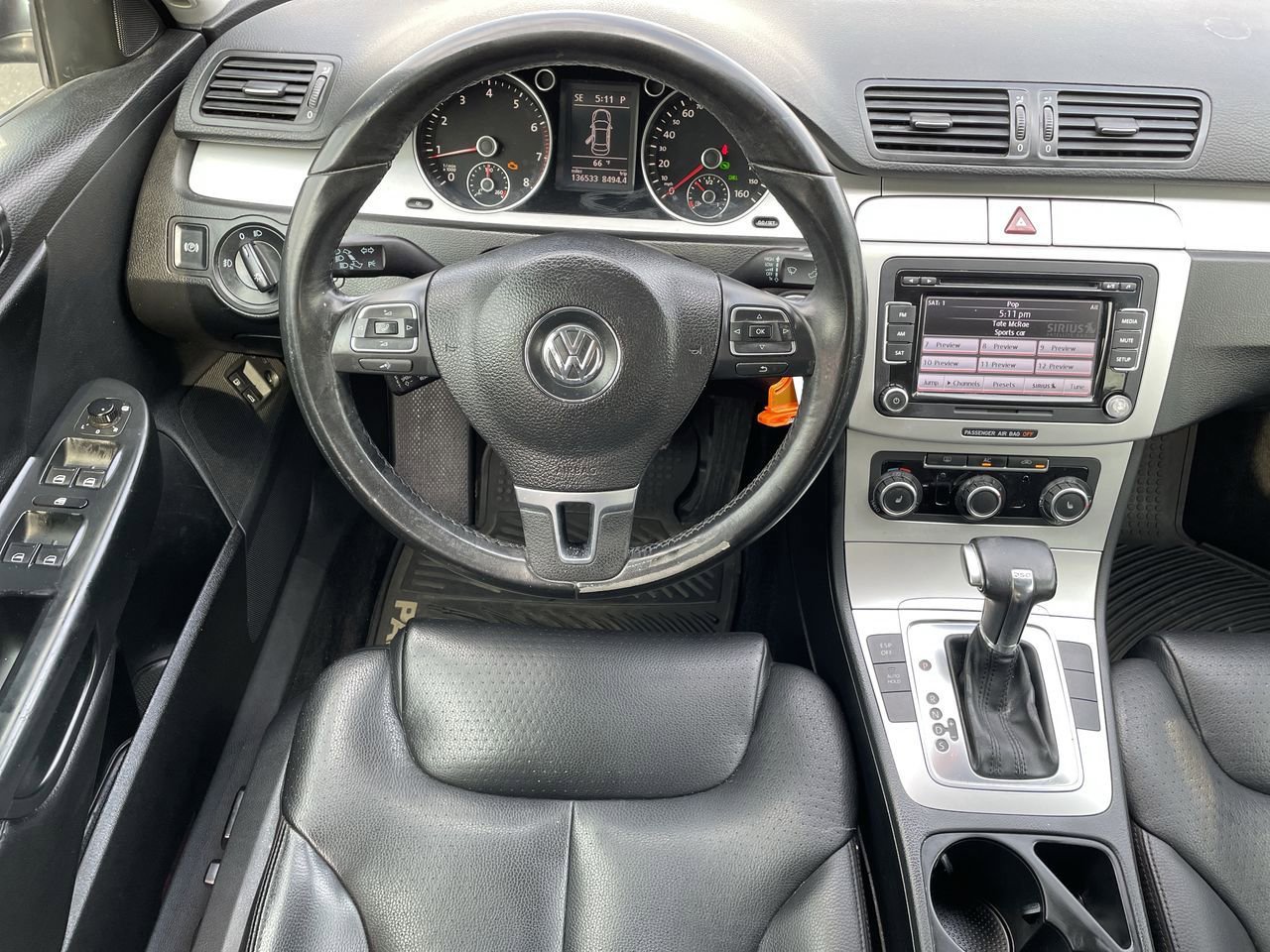 Thumbnail: 2010 Volkswagen Passat - 11