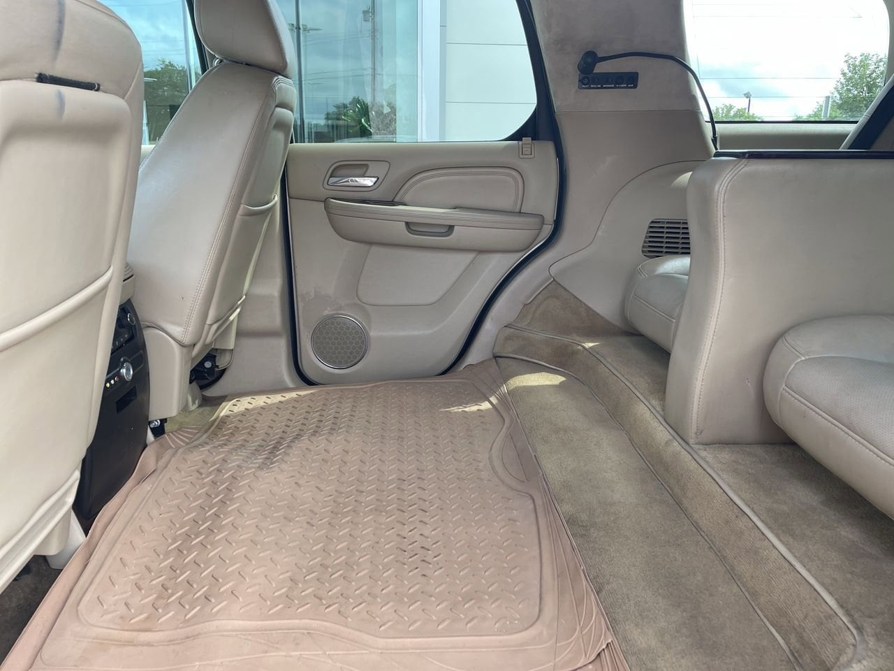 Thumbnail: 2010 Cadillac Escalade - 19