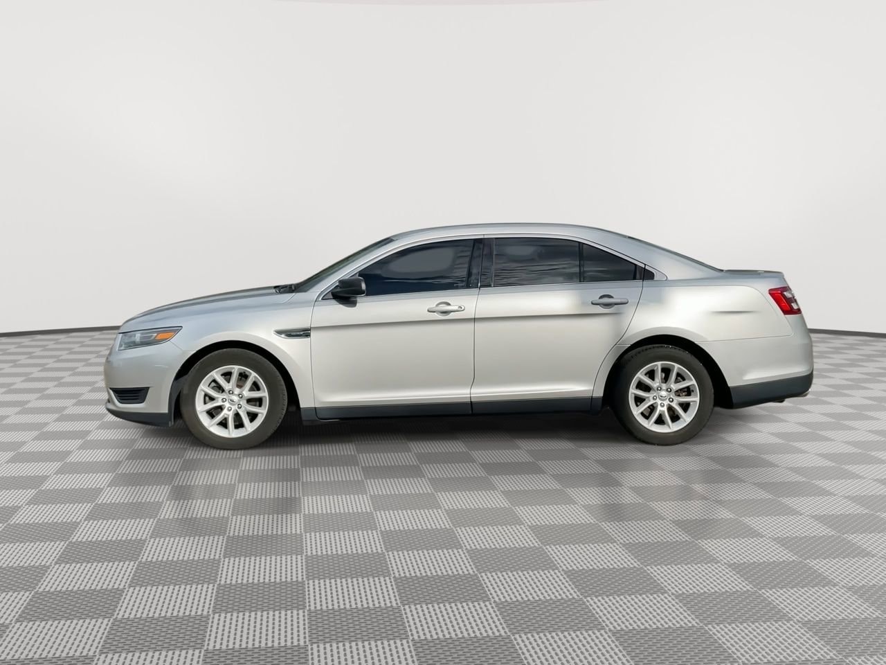 Thumbnail: 2015 Ford Taurus - 5