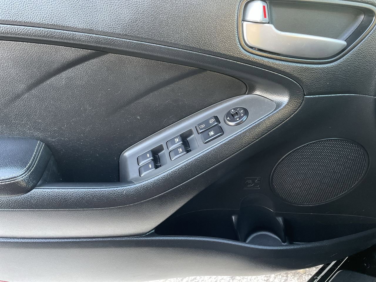 Thumbnail: 2017 Kia Forte - 26