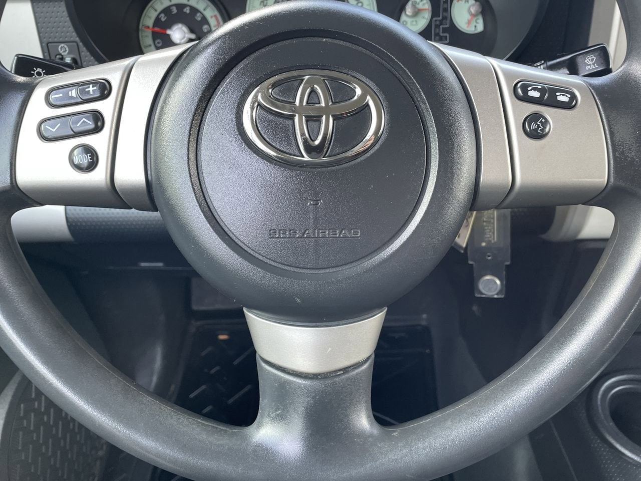 Thumbnail: 2014 Toyota FJ Cruiser - 10