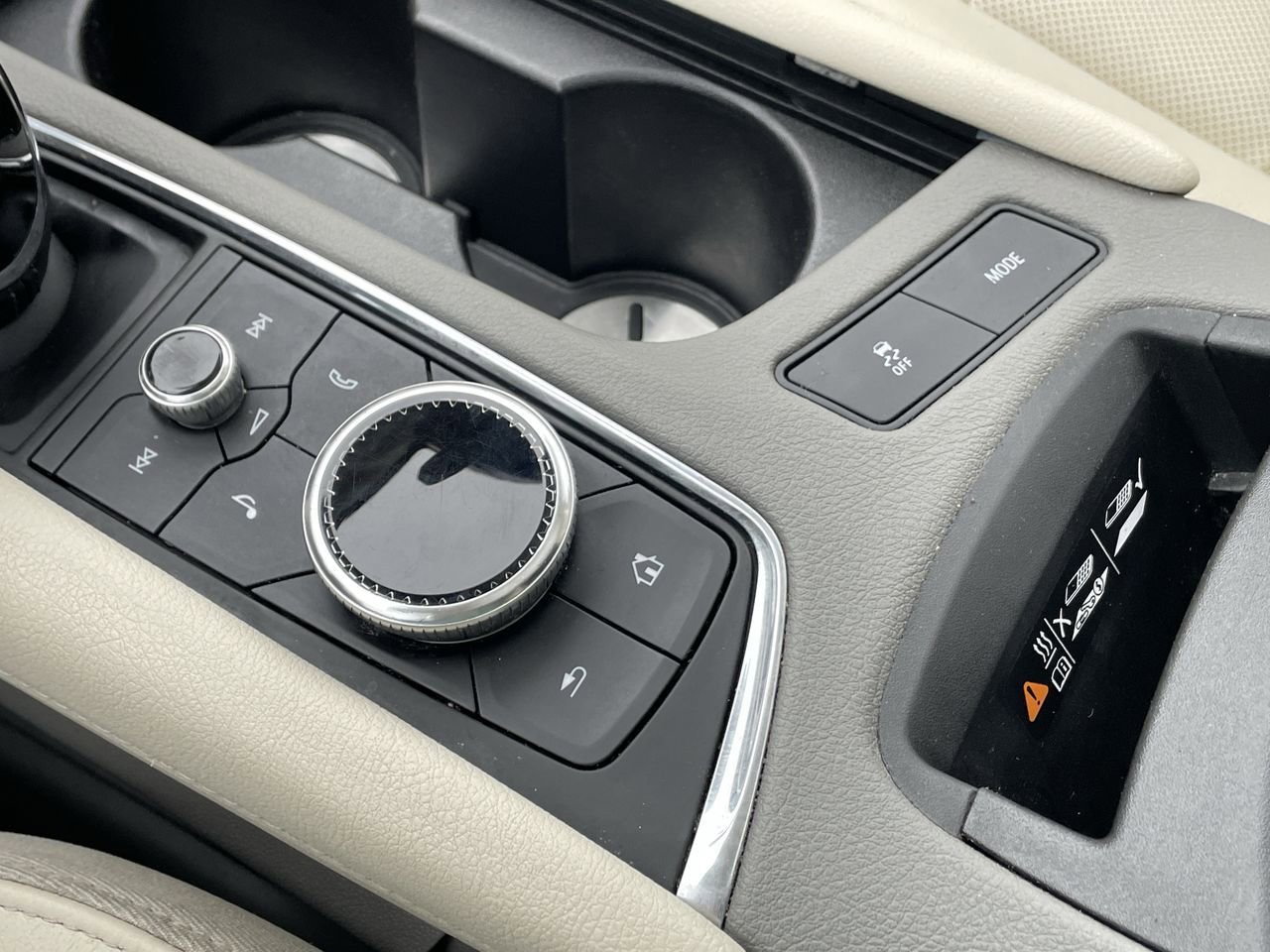 Thumbnail: 2021 Cadillac XT6 - 31