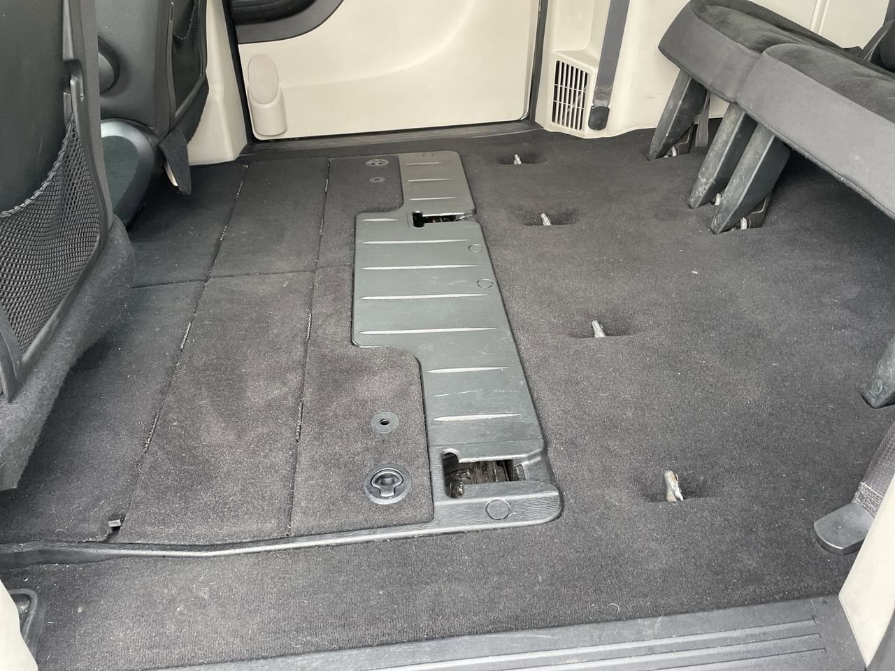 Thumbnail: 2018 Dodge Grand Caravan - 19