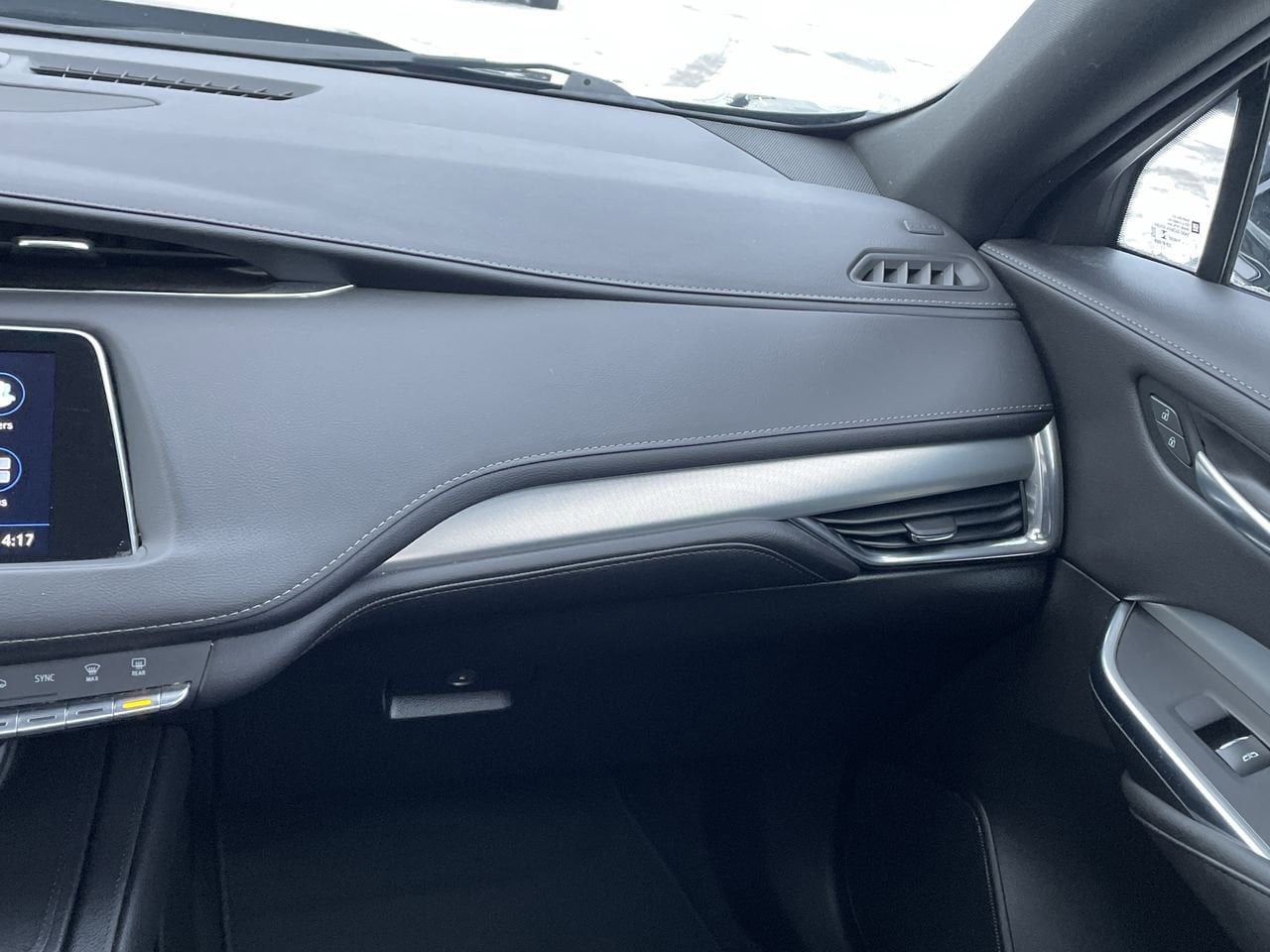 Thumbnail: 2023 Cadillac XT4 - 16