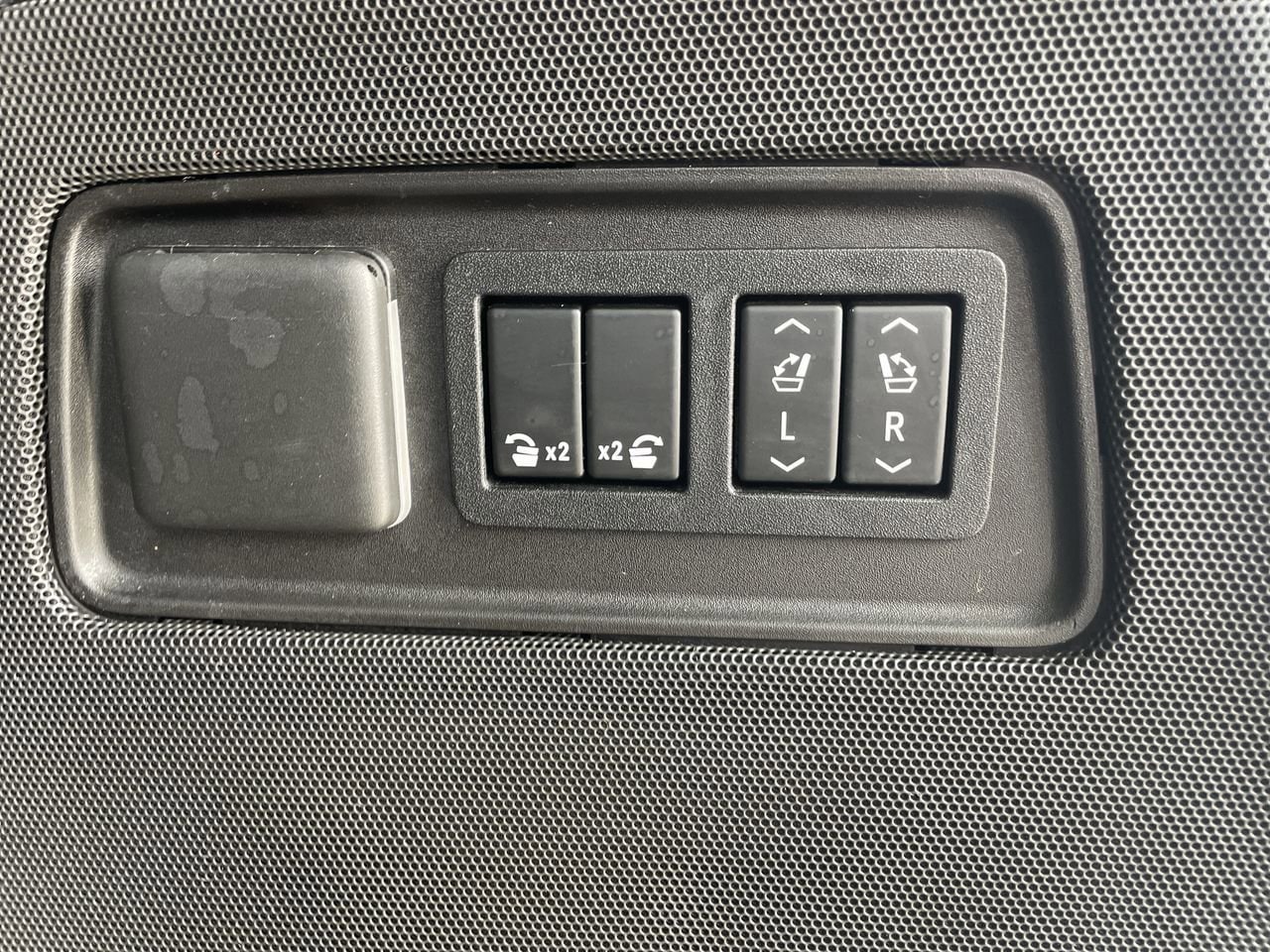 Thumbnail: 2022 Cadillac Escalade - 18