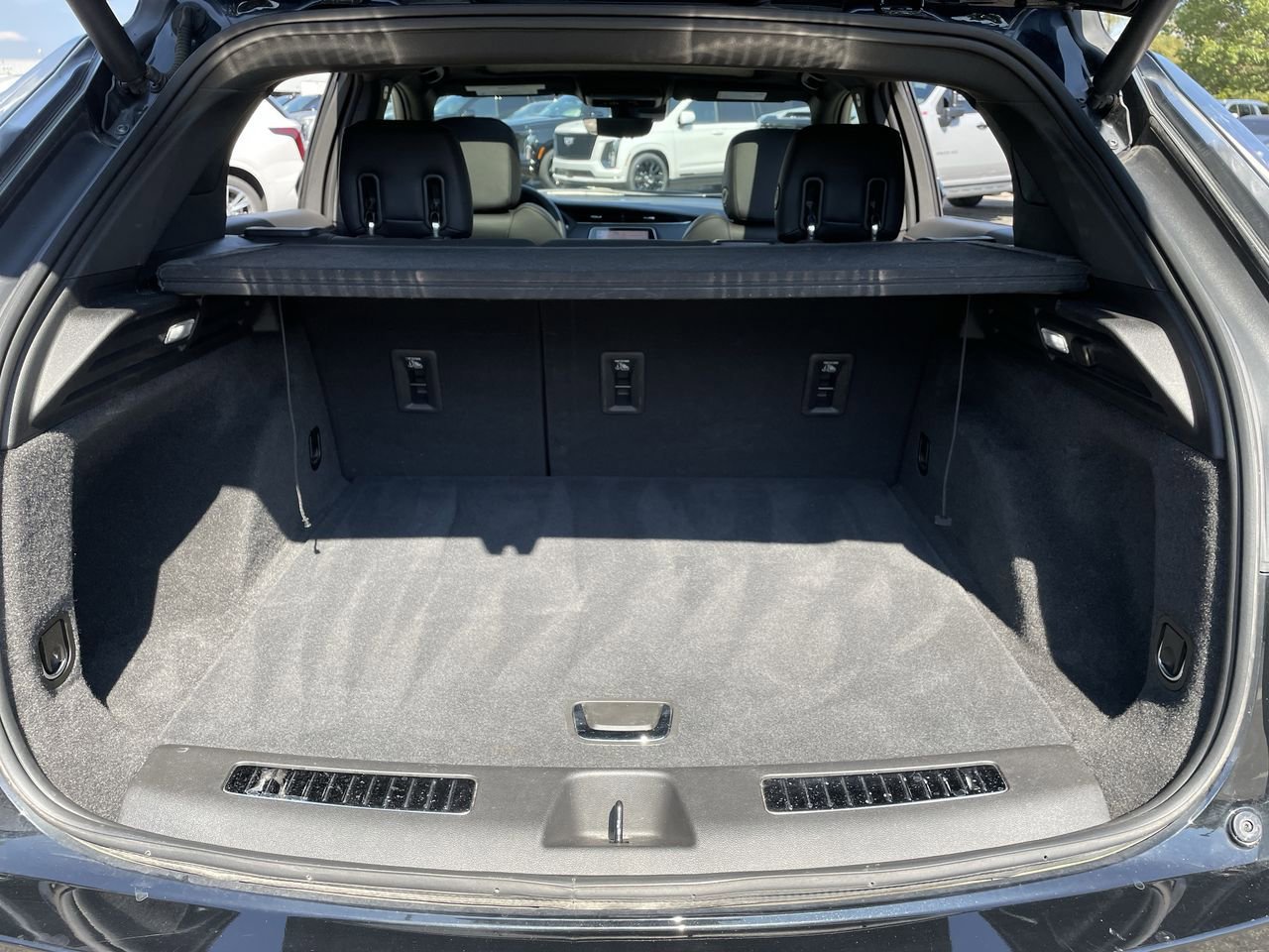 Thumbnail: 2022 Cadillac XT4 - 17