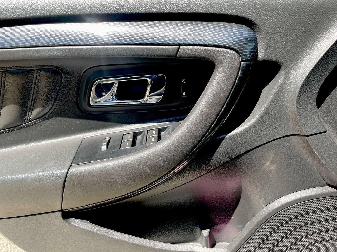 Thumbnail: 2011 Ford Taurus - 30