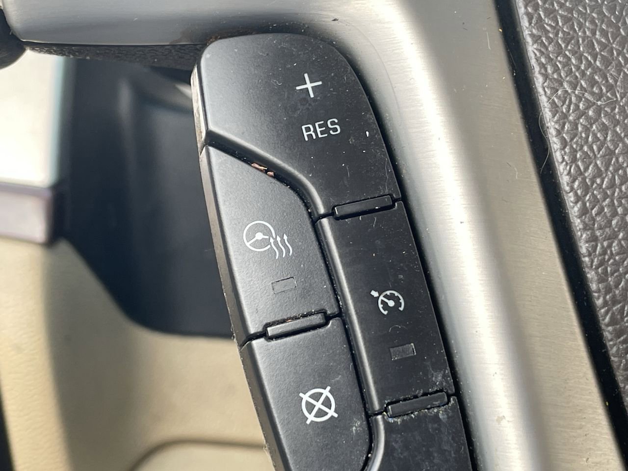 Thumbnail: 2010 Cadillac Escalade - 25