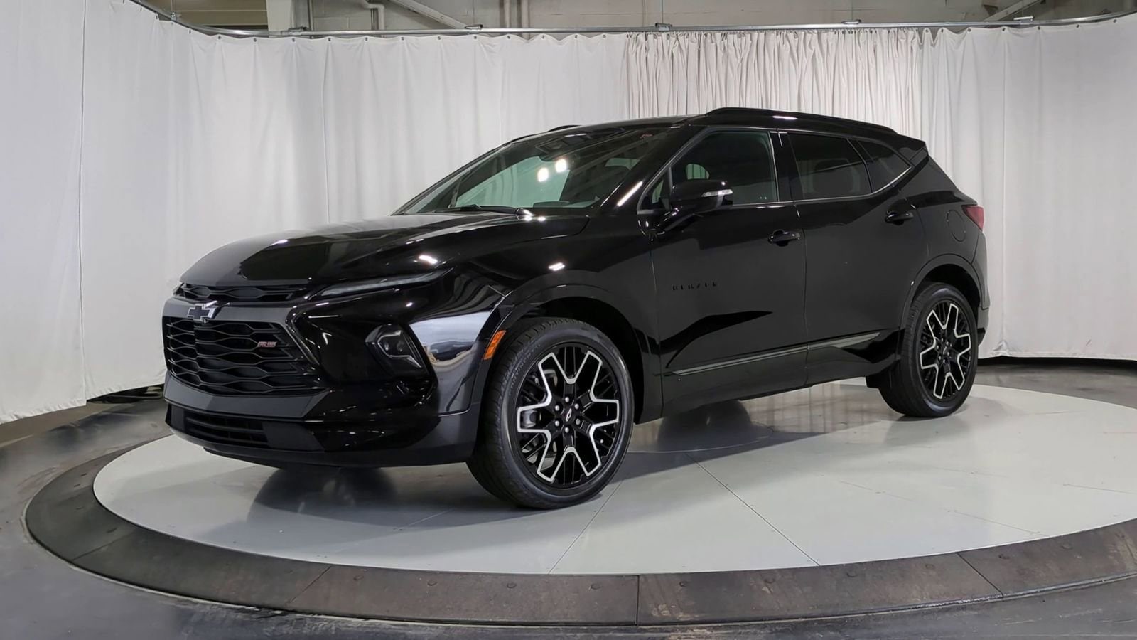 Thumbnail: 2023 Chevrolet Blazer - 4