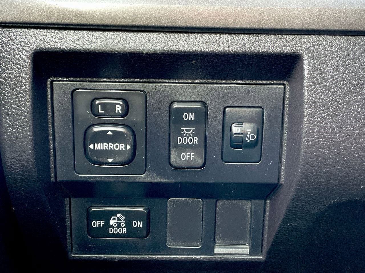 Thumbnail: 2015 Toyota Tundra - 27