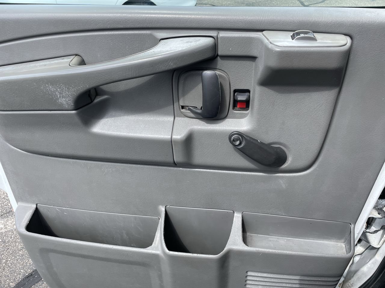 Thumbnail: 2014 Chevrolet Express - 26