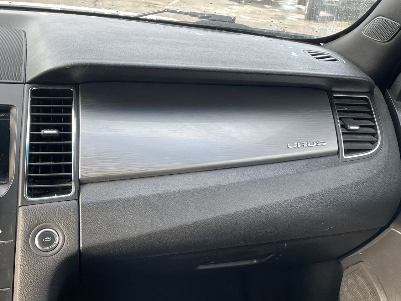 Thumbnail: 2014 Ford Taurus - 16