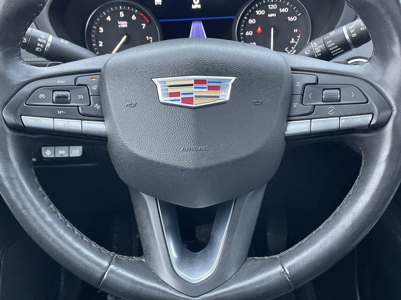 Thumbnail: 2023 Cadillac XT4 - 10