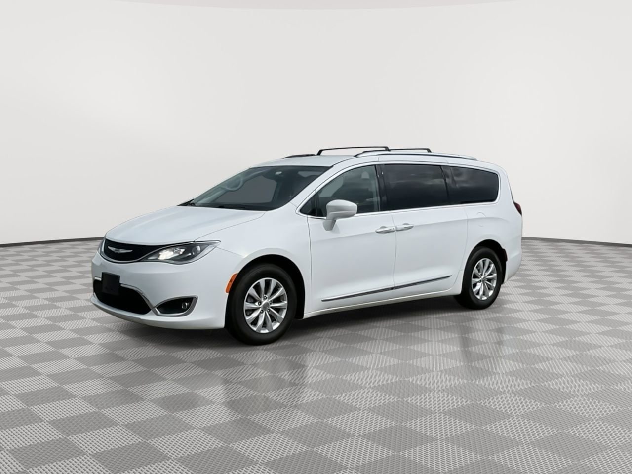 Thumbnail: 2019 Chrysler Pacifica - 4