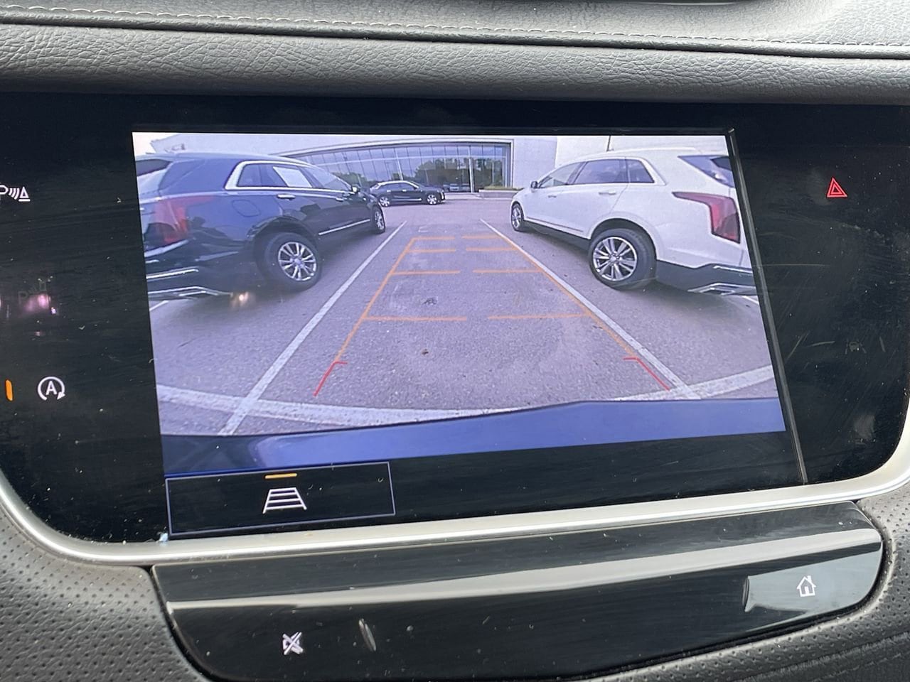 Thumbnail: 2023 Cadillac XT5 - 25