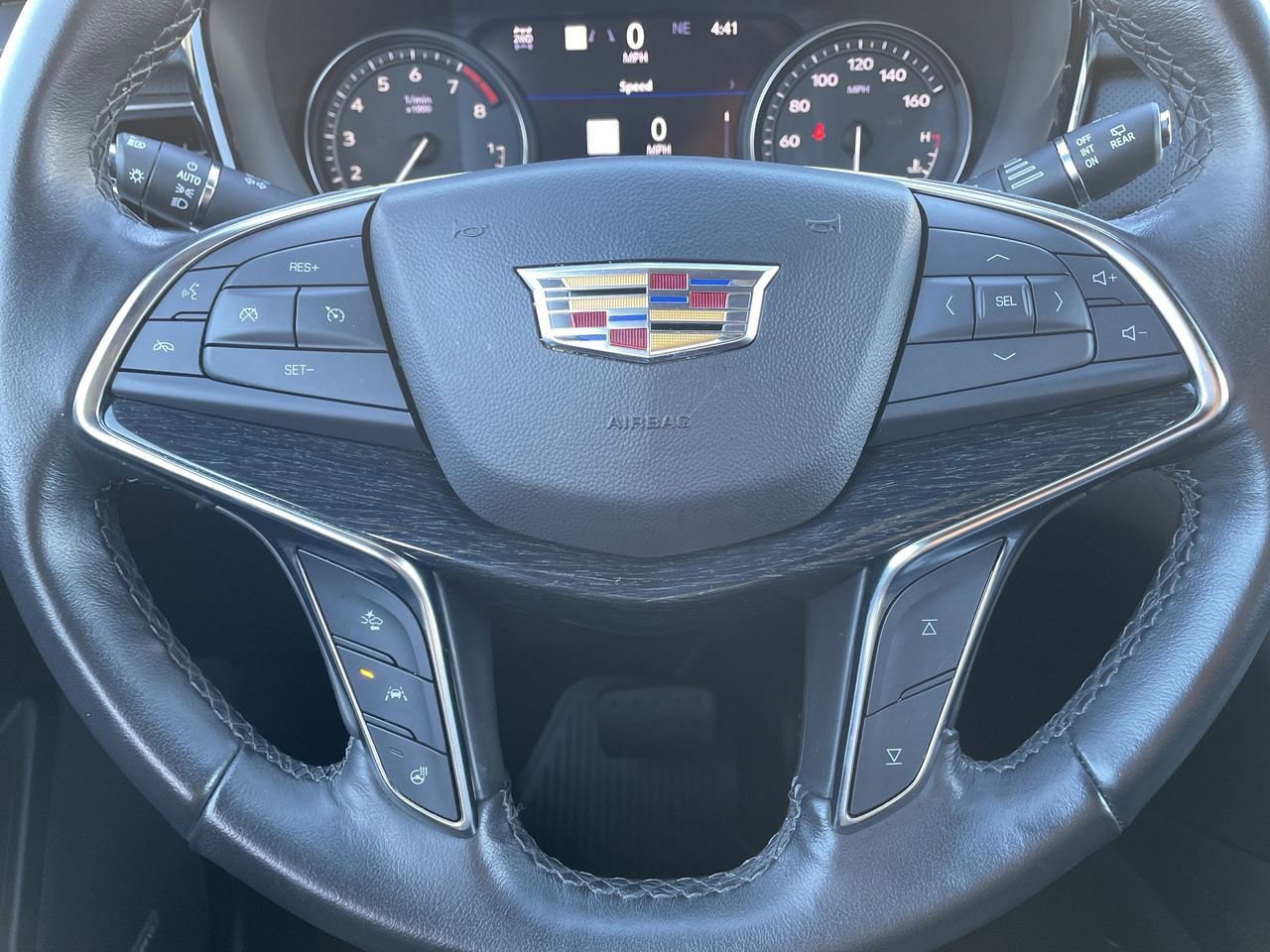 Thumbnail: 2023 Cadillac XT5 - 10