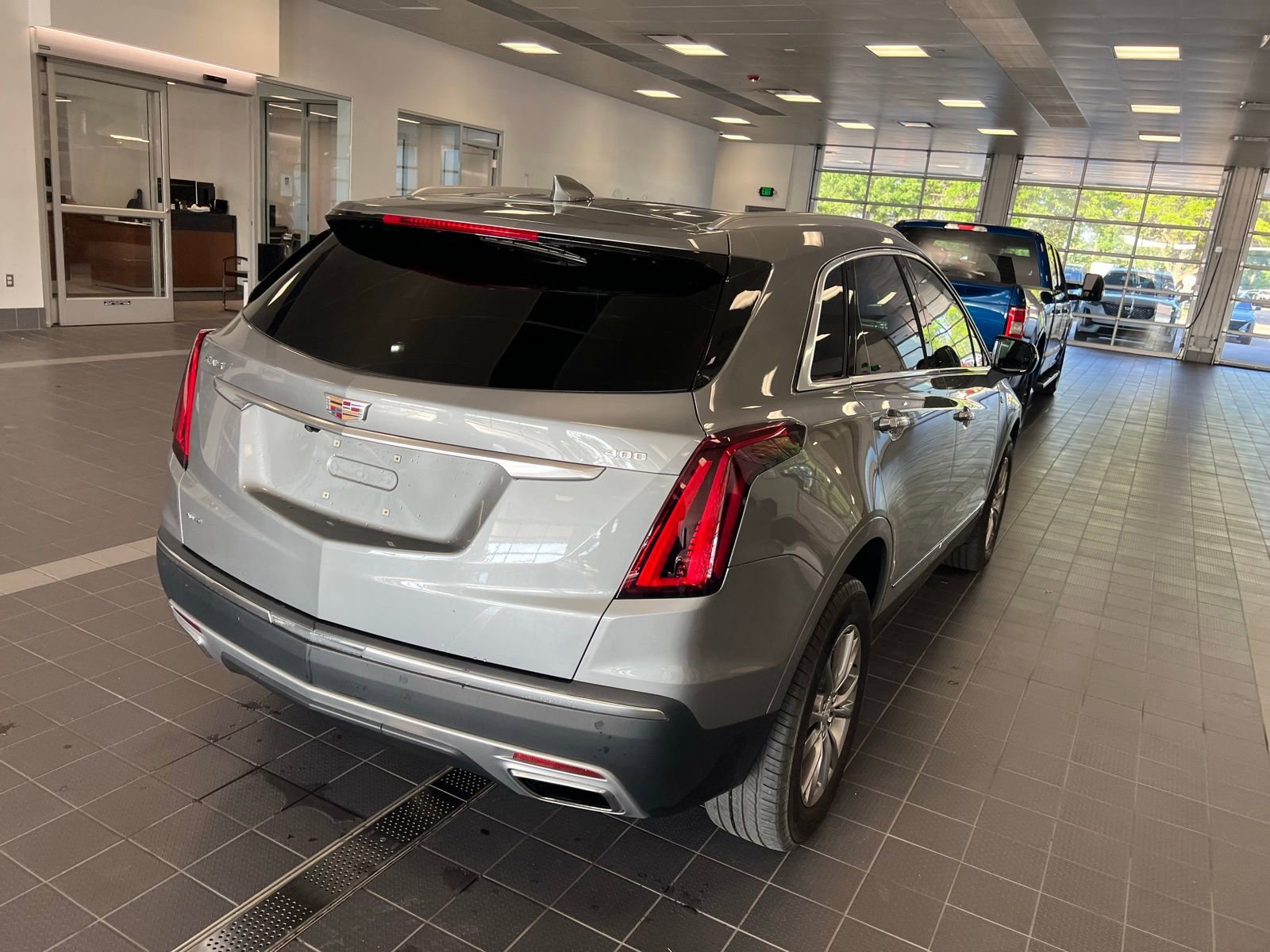 Thumbnail: 2023 Cadillac XT5 - 3