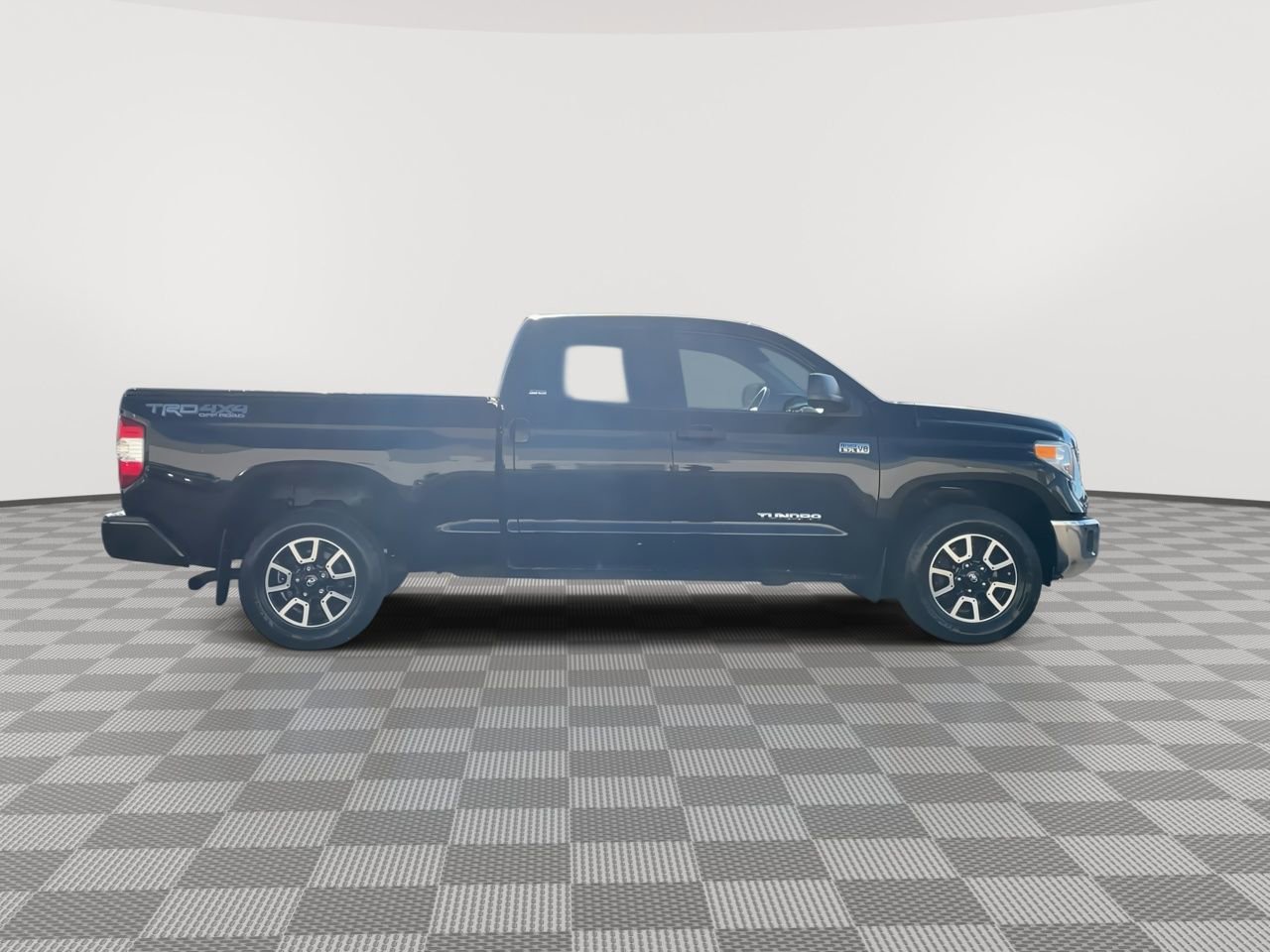 Thumbnail: 2017 Toyota Tundra - 9
