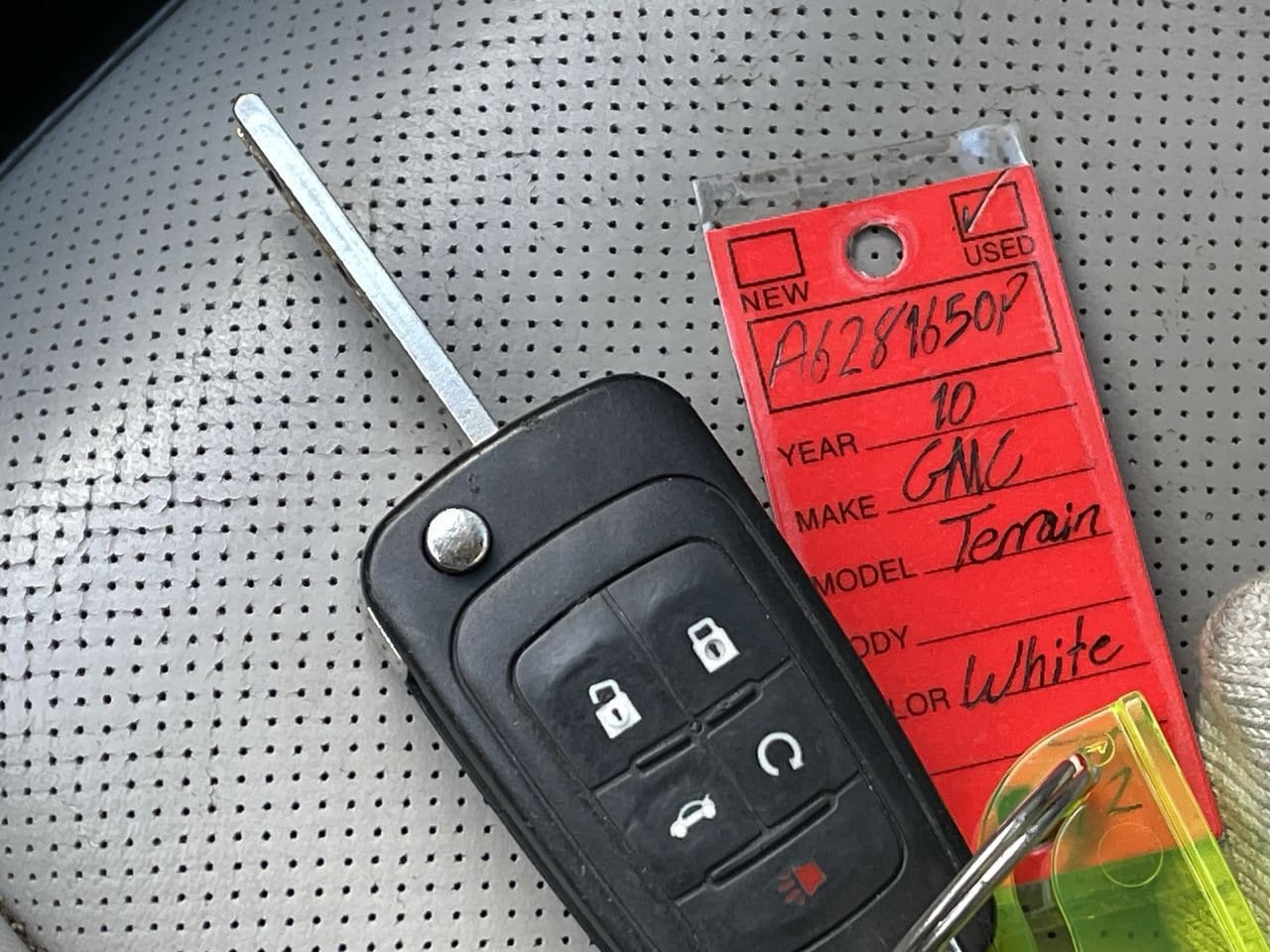 Thumbnail: 2010 GMC Terrain - 28