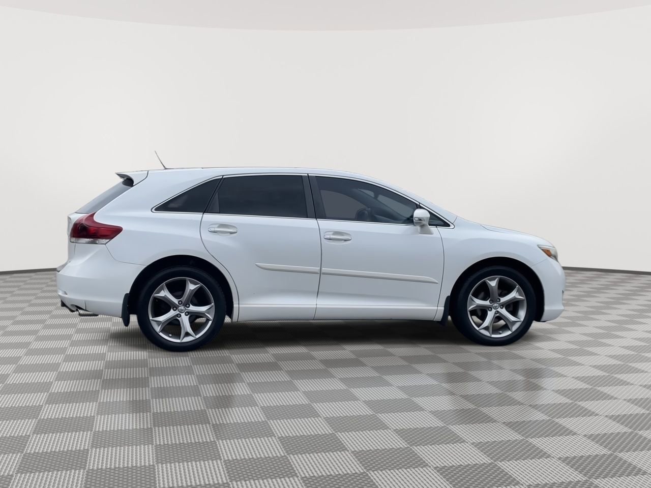 Thumbnail: 2013 Toyota Venza - 9