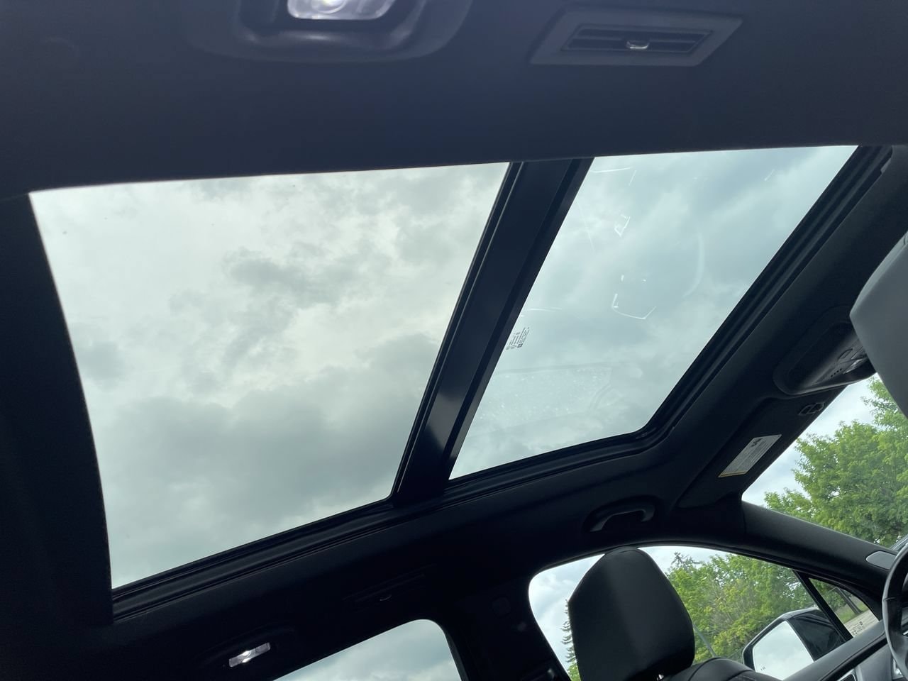 Thumbnail: 2022 Cadillac XT6 - 30