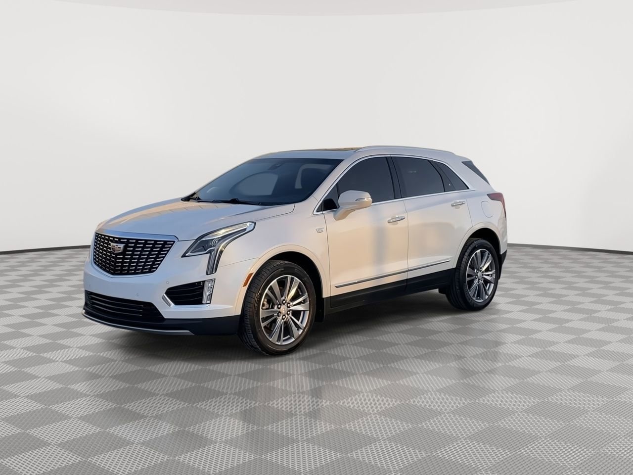 Thumbnail: 2024 Cadillac XT5 - 4