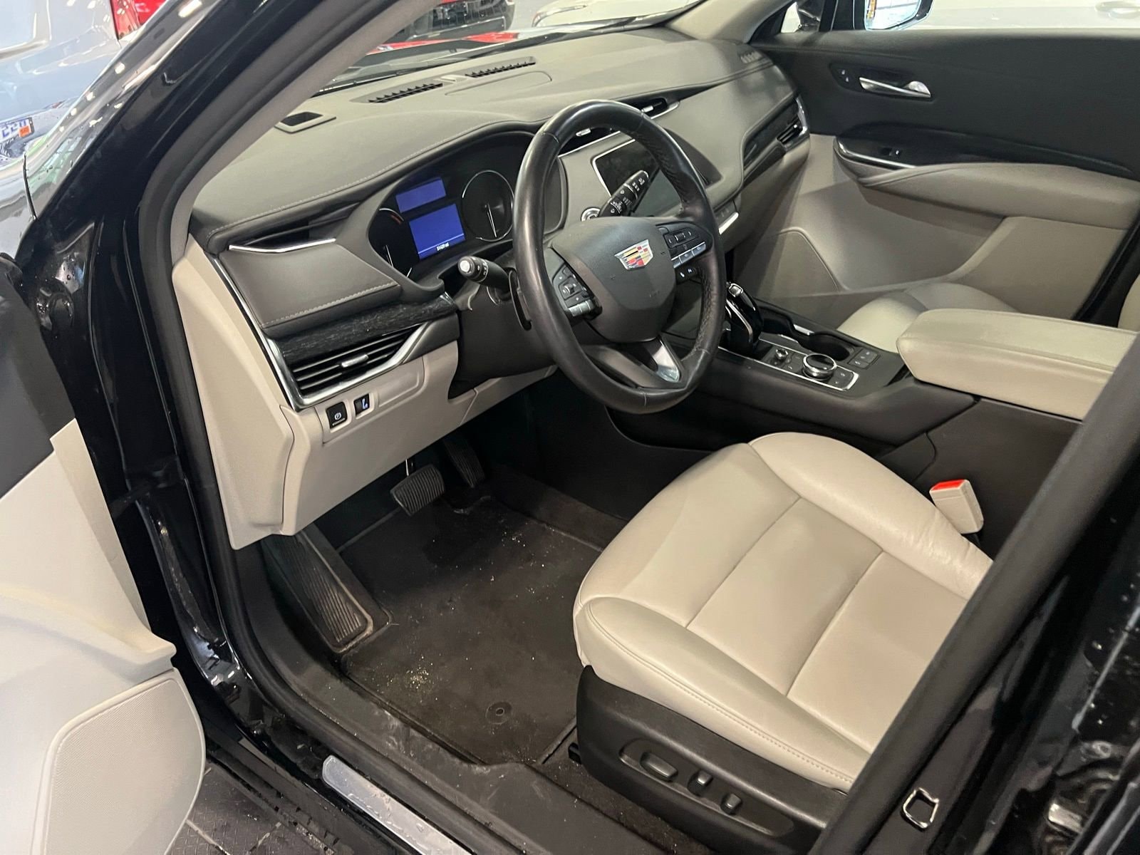 Thumbnail: 2023 Cadillac XT4 - 5