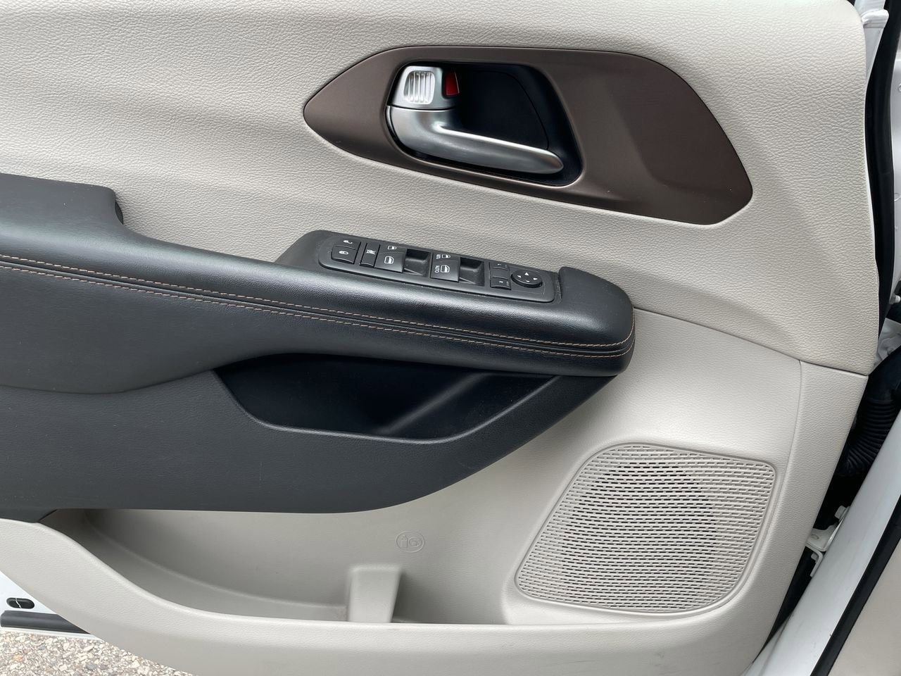 Thumbnail: 2019 Chrysler Pacifica - 32