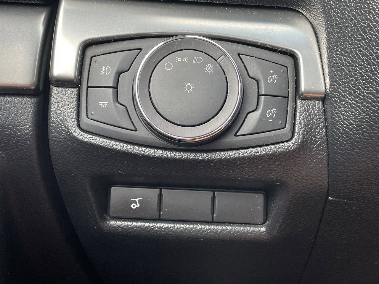 Thumbnail: 2018 Ford Explorer - 29