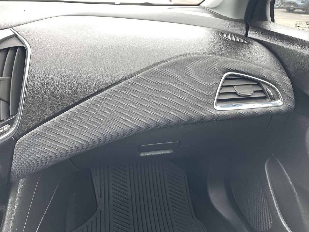 Thumbnail: 2019 Chevrolet Cruze - 16