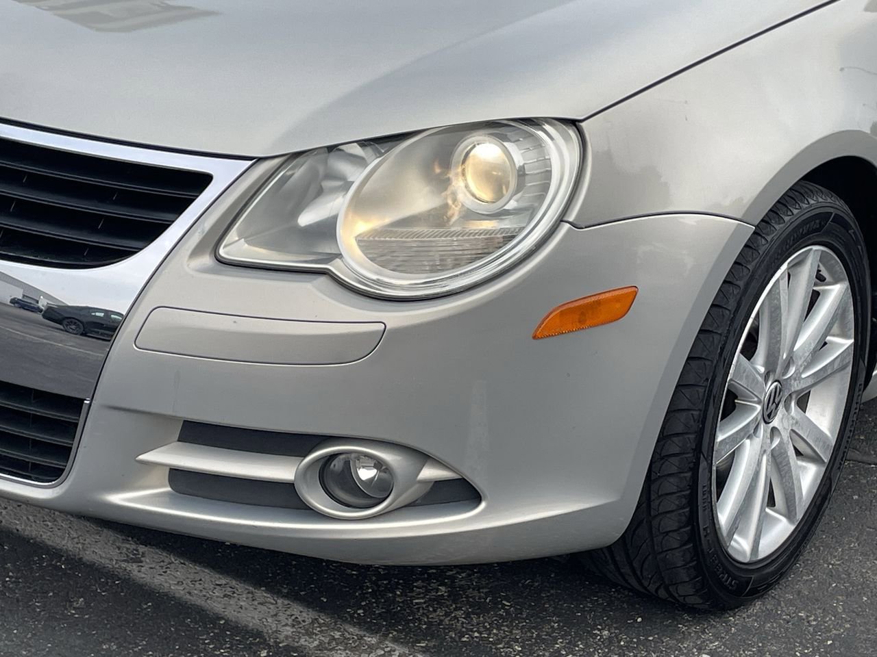 Thumbnail: 2010 Volkswagen Eos - 32