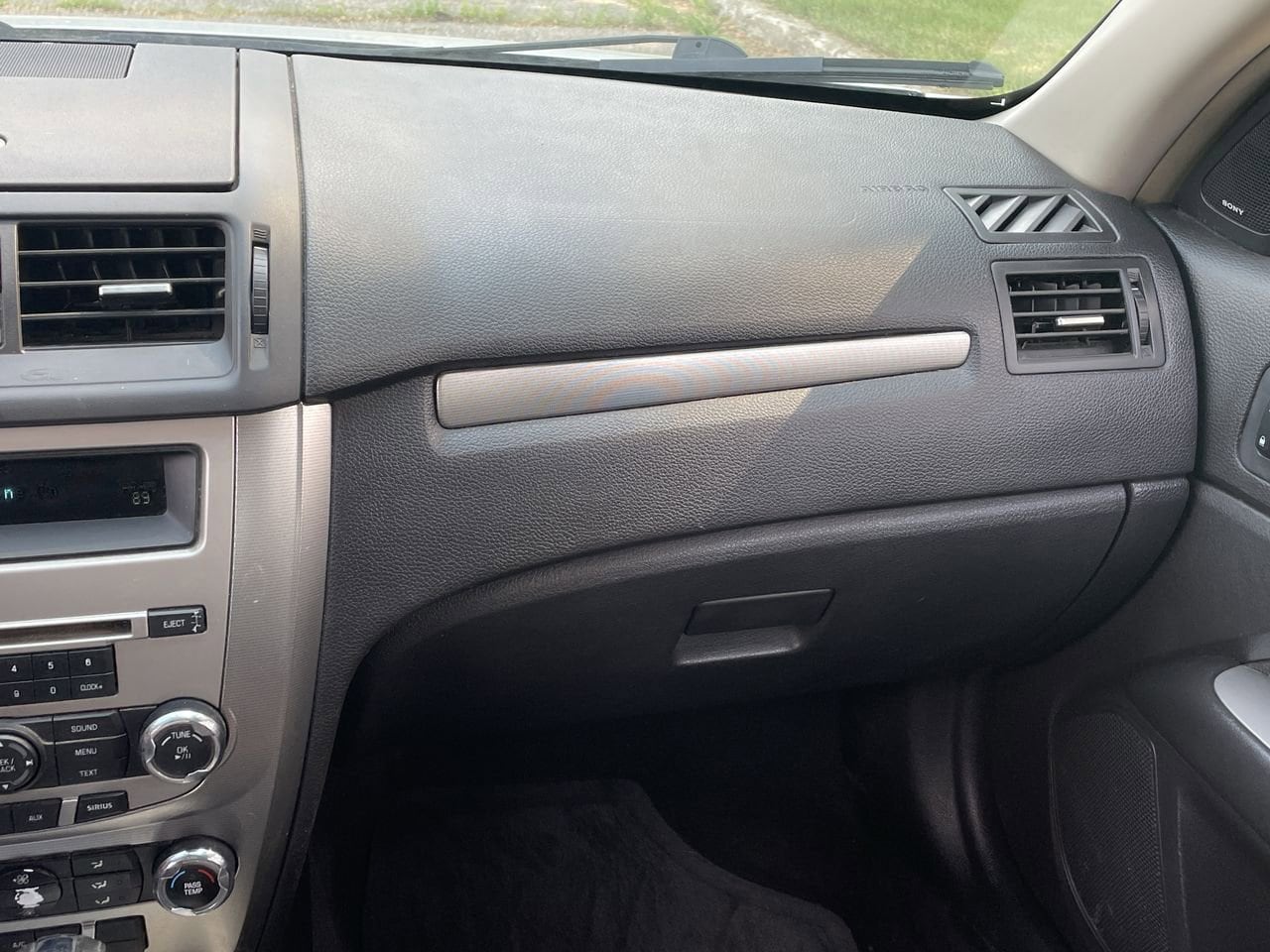 Thumbnail: 2010 Ford Fusion - 16