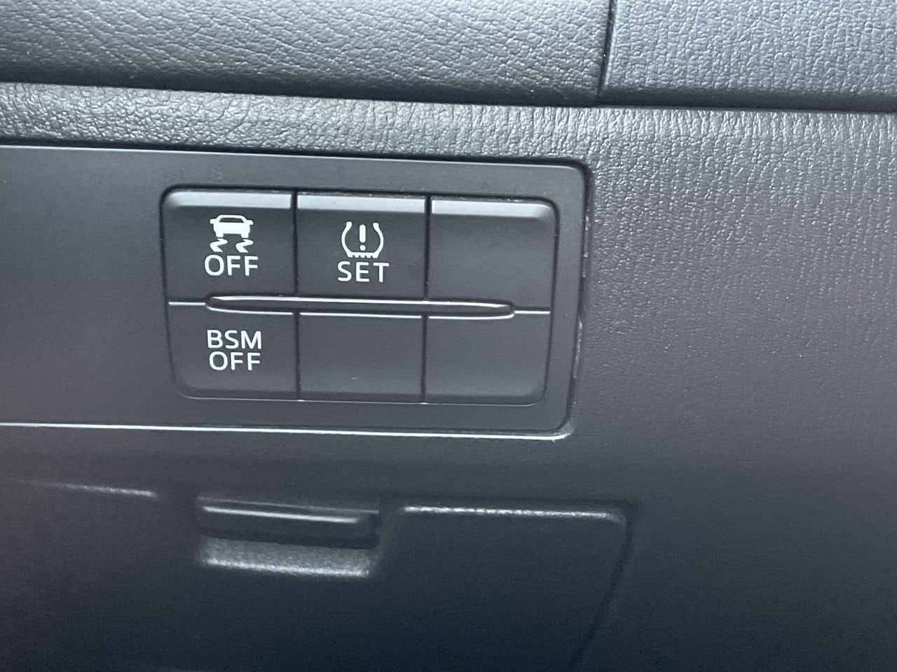 Thumbnail: 2015 Mazda Mazda6 - 25