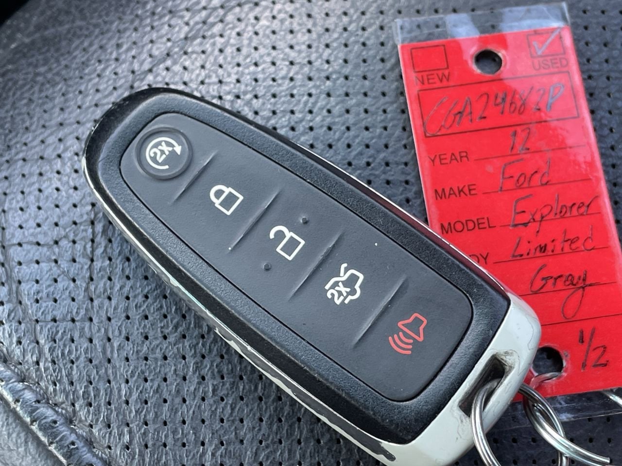 Thumbnail: 2012 Ford Explorer - 32