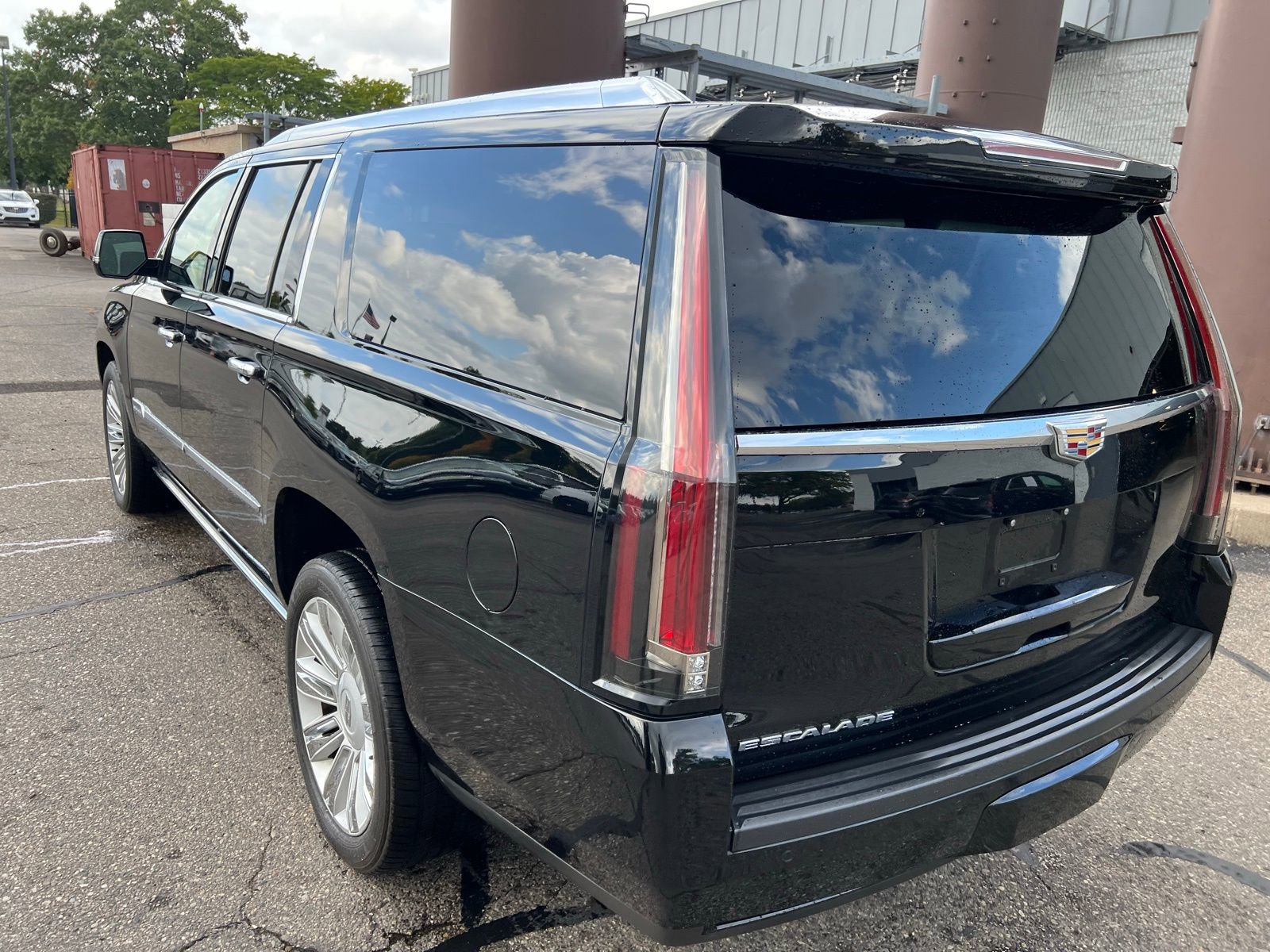 Thumbnail: 2016 Cadillac Escalade - 2
