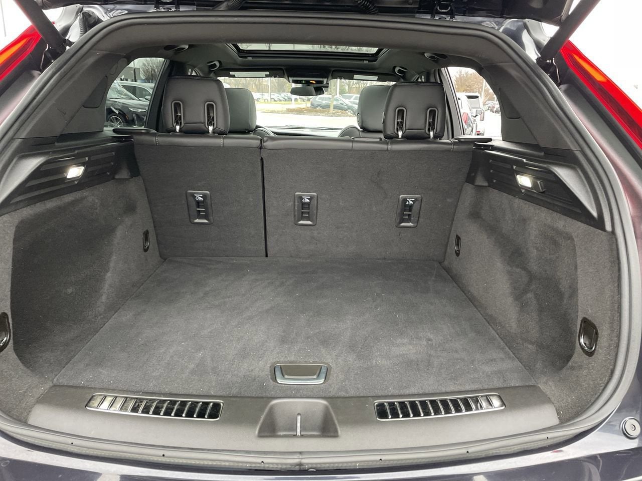 Thumbnail: 2023 Cadillac XT4 - 17