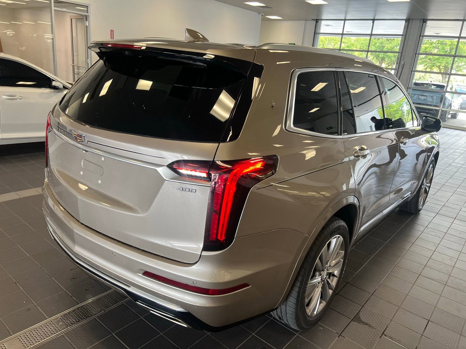 Thumbnail: 2023 Cadillac XT6 - 3