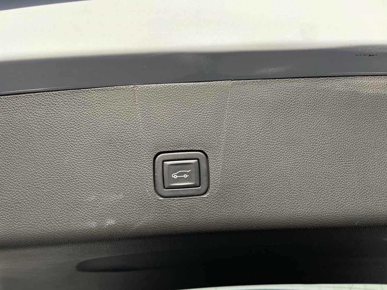 Thumbnail: 2023 Chevrolet Traverse - 18